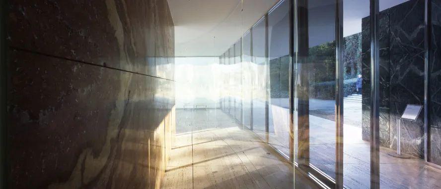  巴塞隆納德國館藝術裝置 Barcelona Pavilion Art Installation