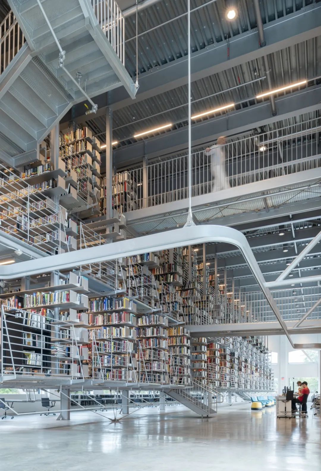 位於Rand Hall的梅河美術圖書館Mui Ho Fine Arts Library,為眾多讀者呈現了一家擁有全國最佳的藝術和設計資料流通收藏館。這座嶄新的圖書館由知名奧地利建築師Wolfgang Tschapeller規劃設計