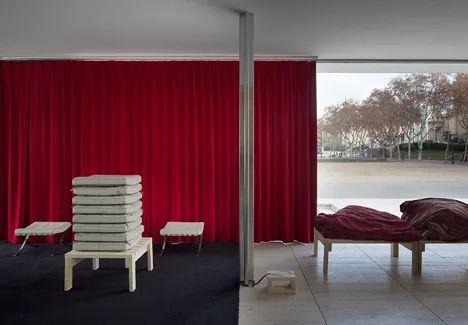  巴塞隆納德國館藝術裝置 Barcelona Pavilion Art Installation