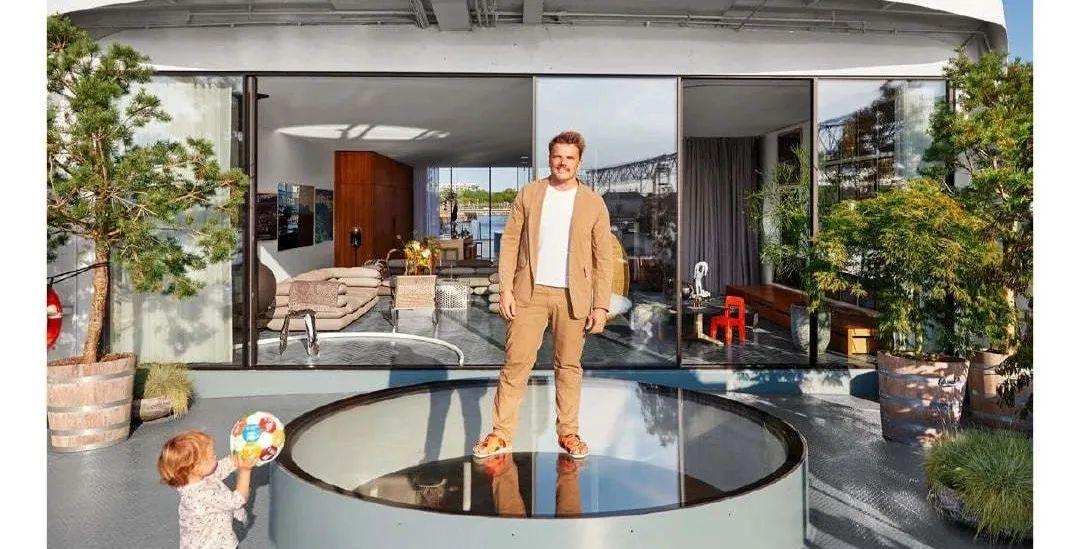 Bjarke Ingels 與他在「SS Ingels」遊艇上的家