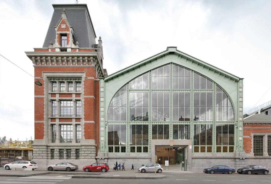 建築外觀是舊有的車站，比利時Gare Maritime／Neutelings Riedijk+Bureau Bouwtechniek