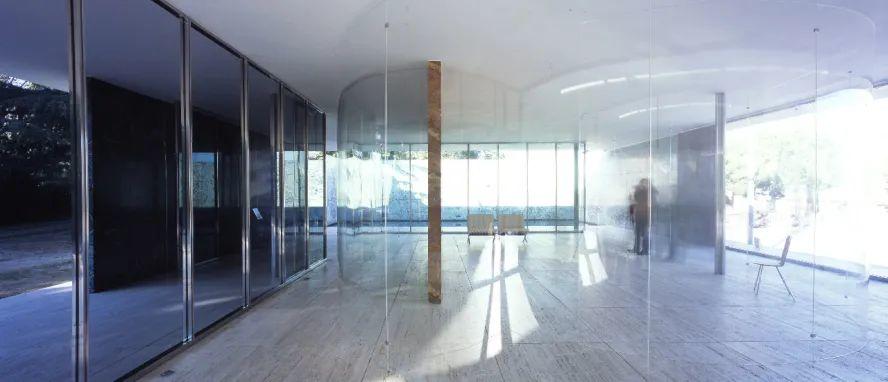  巴塞隆納德國館藝術裝置 Barcelona Pavilion Art Installation
