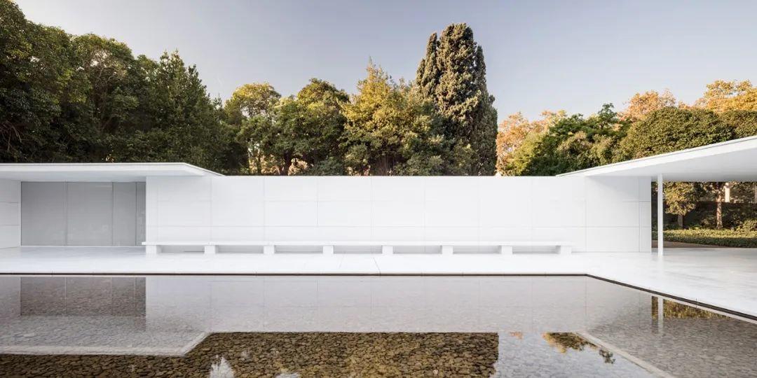  巴塞隆納德國館藝術裝置 Barcelona Pavilion Art Installation