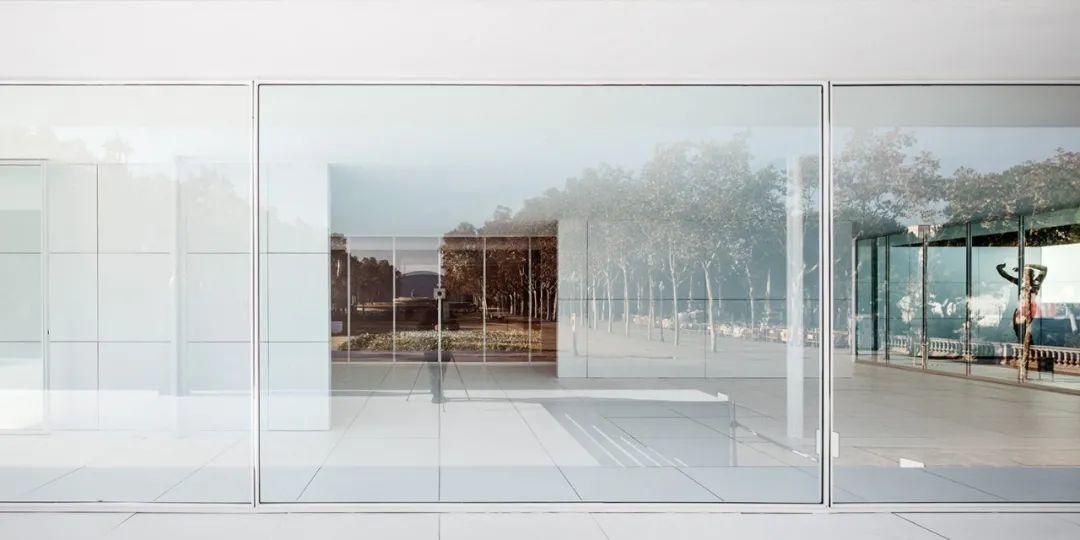  巴塞隆納德國館藝術裝置 Barcelona Pavilion Art Installation