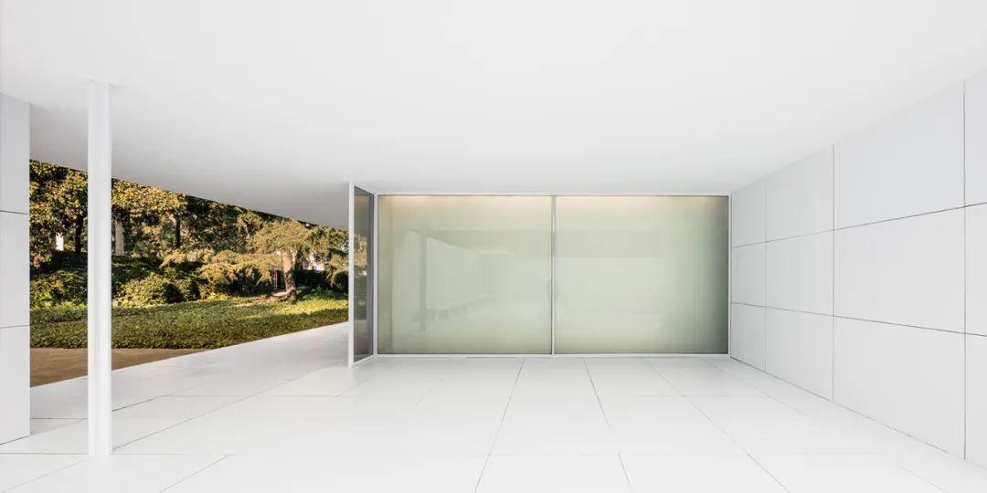  巴塞隆納德國館藝術裝置 Barcelona Pavilion Art Installation