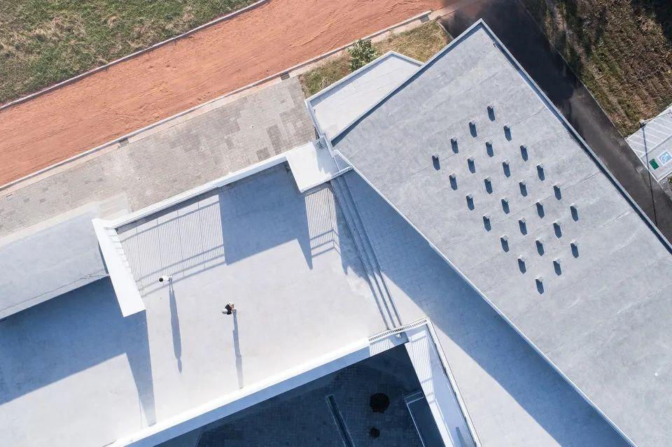 屋頂平台俯視©趙宇晨 加祿國小枋山分校／丁尺建築師事務所
