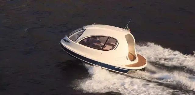 天鵝形巨型遊艇Avanguardia/Lazzarini Design