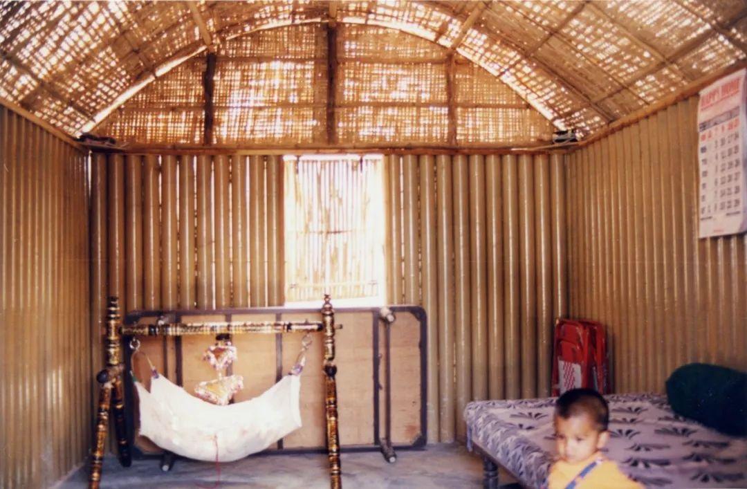室內空間通風良好，印度紙管屋／坂茂（Shigeru Ban）