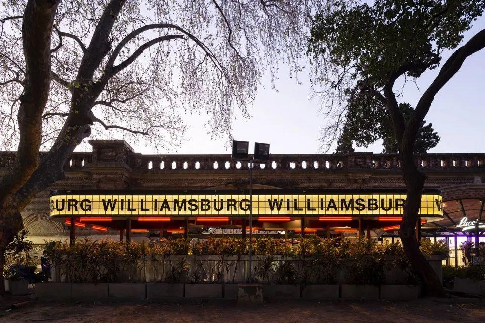 外觀招牌充滿美式電影院風味，阿根廷酒吧Williamsburg Bar／Hitzig Militello Architects