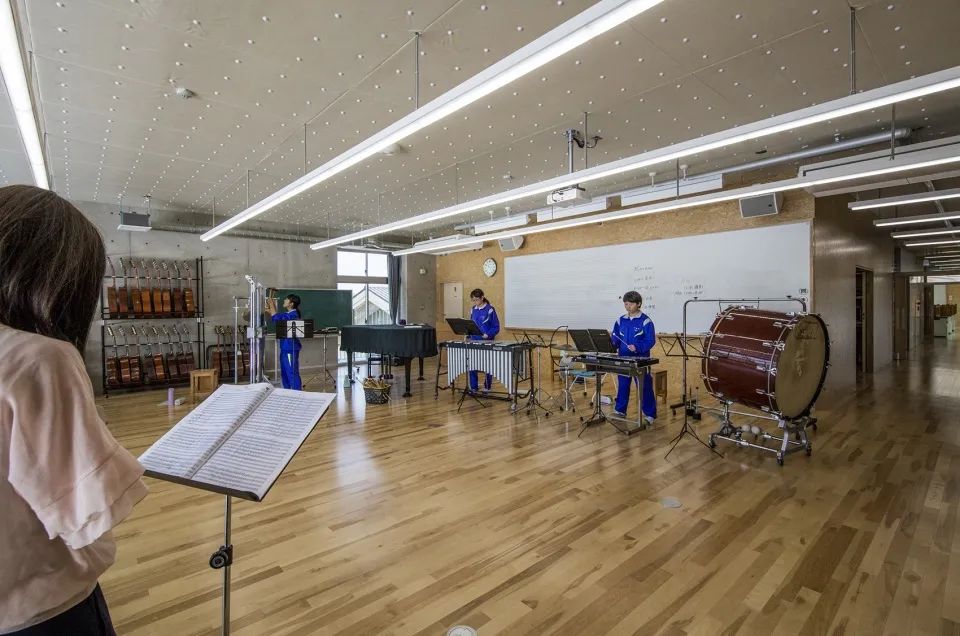音樂教室和開放活動區© Kouji Horiuchi