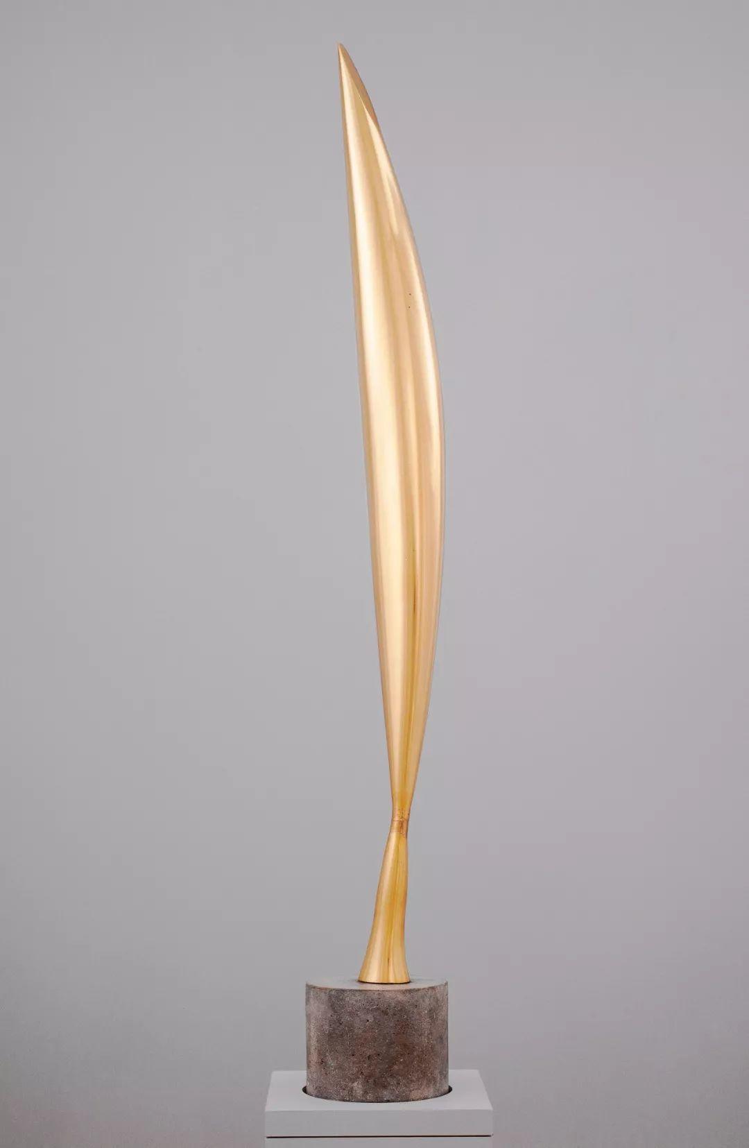 布朗庫西(Constantin Brancusi)作品 《空間裡的鳥》(Bird in Space)