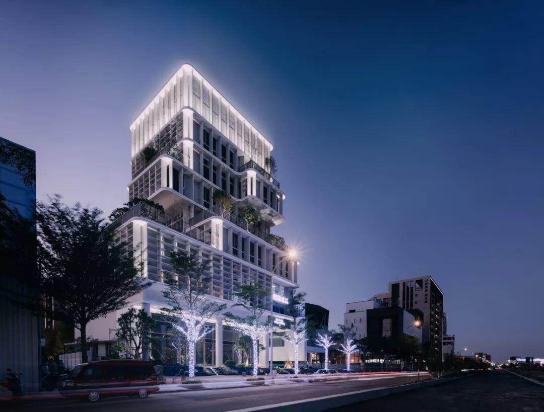 瑞柏盛大樓夜間景觀／開務聯合建築師事務所