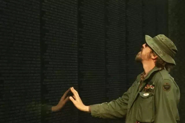 越戰紀念碑(Vietnam Veterans Memorial),圖片來源於網路