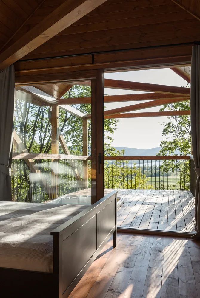 匈牙利度假木屋 木頭小屋 Hungary Wood wooden timber House on 12 Legs／RJZS Architects