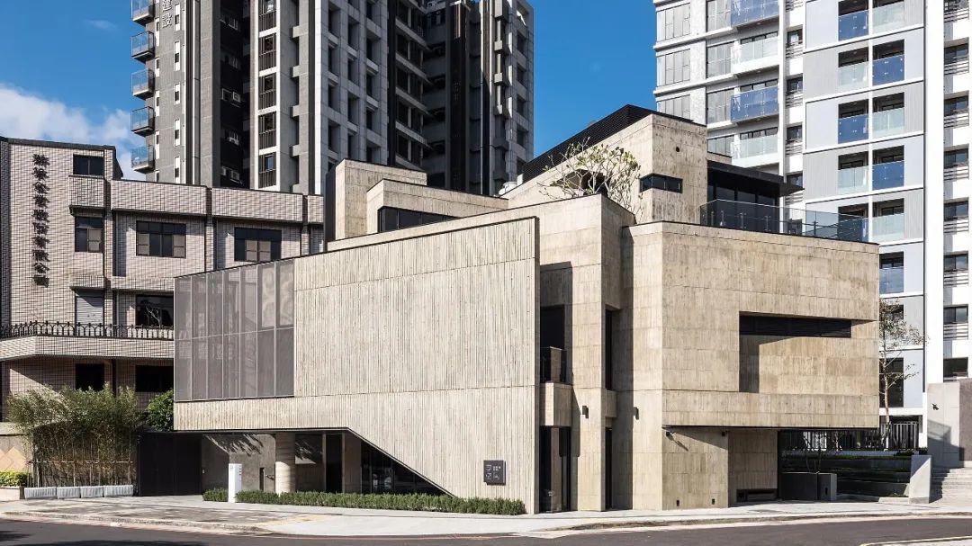 禹連泉建築師帶領的冶鑄設計團隊創造一座以「精緻版、美學版的里民中心」為概念的「享空間」