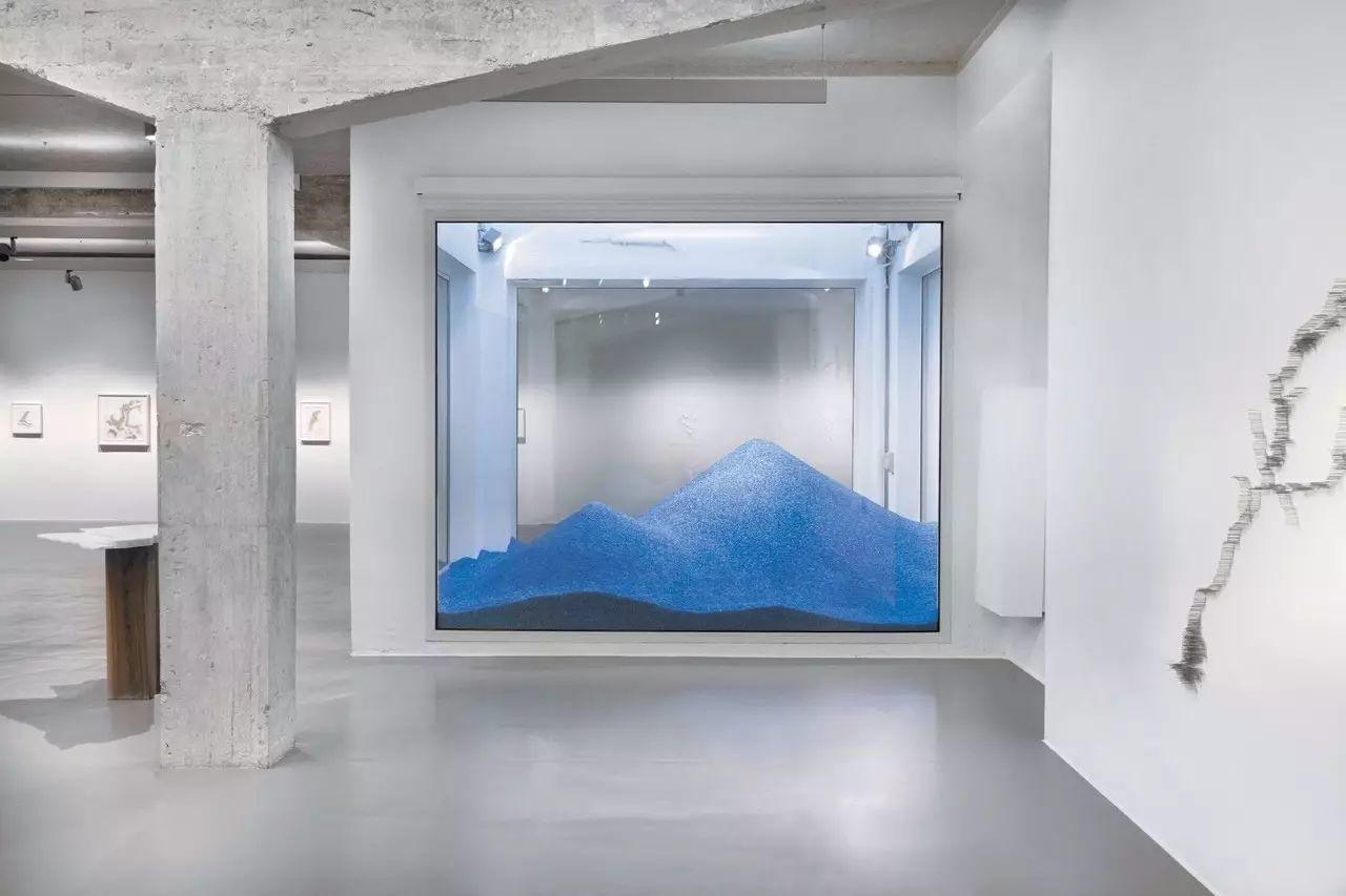 林瓔：《河流與山巒》，裝置展示，象牙出版社，馬德里，2014