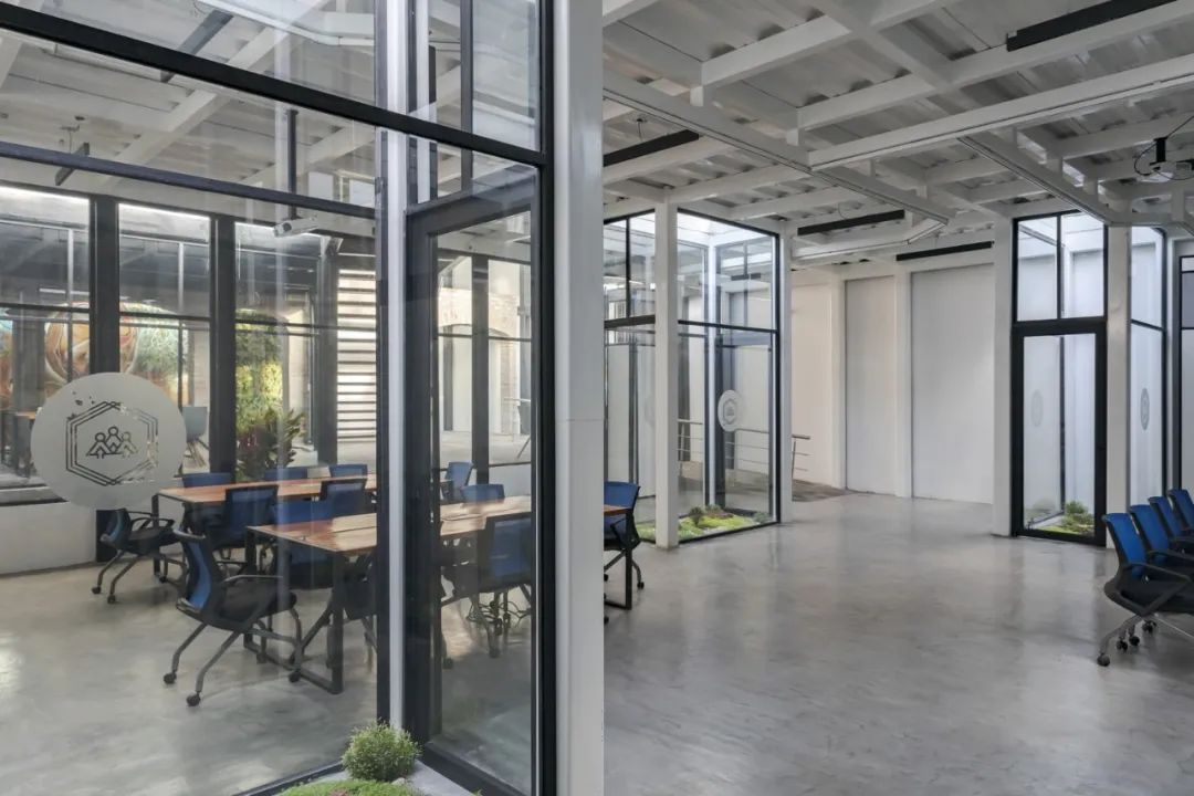 辦公室空間 office space 改造文化資產,厄瓜多大樓CACMU Verde/Procesos Urbanos