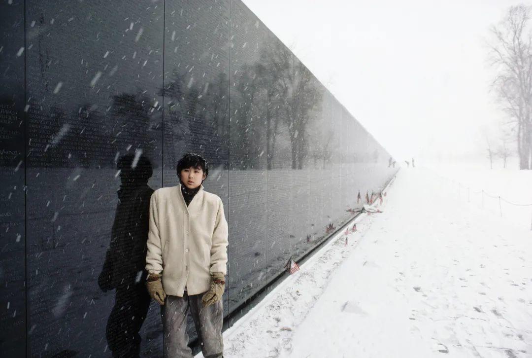 1985年1月,在華盛頓特區設計越戰紀念碑(Vietnam Veterans Memorial)的林瓔