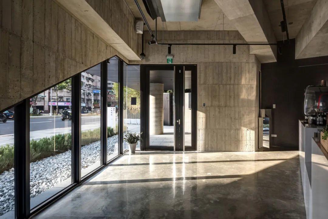 竹模清水混凝土，長群建設「享空間」文化中心 / 冶鑄建築+設計工坊