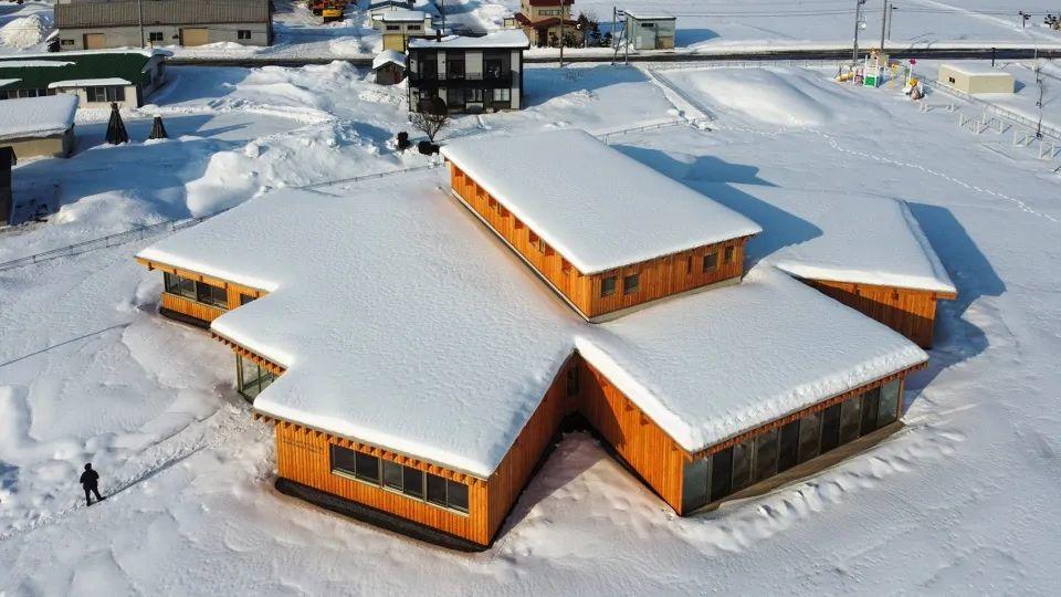 北海道北竜町立やわら保育園／隈研吾
