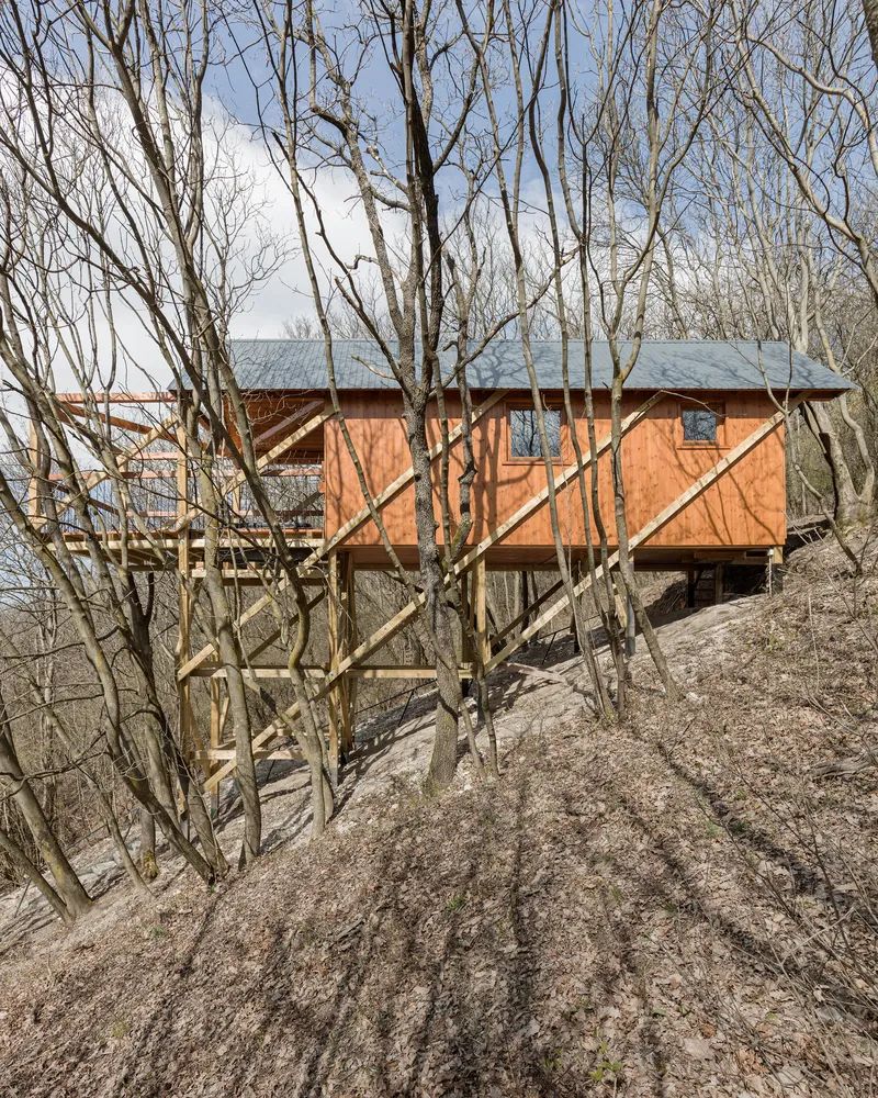 匈牙利度假木屋 木頭小屋 Hungary Wood wooden timber House on 12 Legs／RJZS Architects