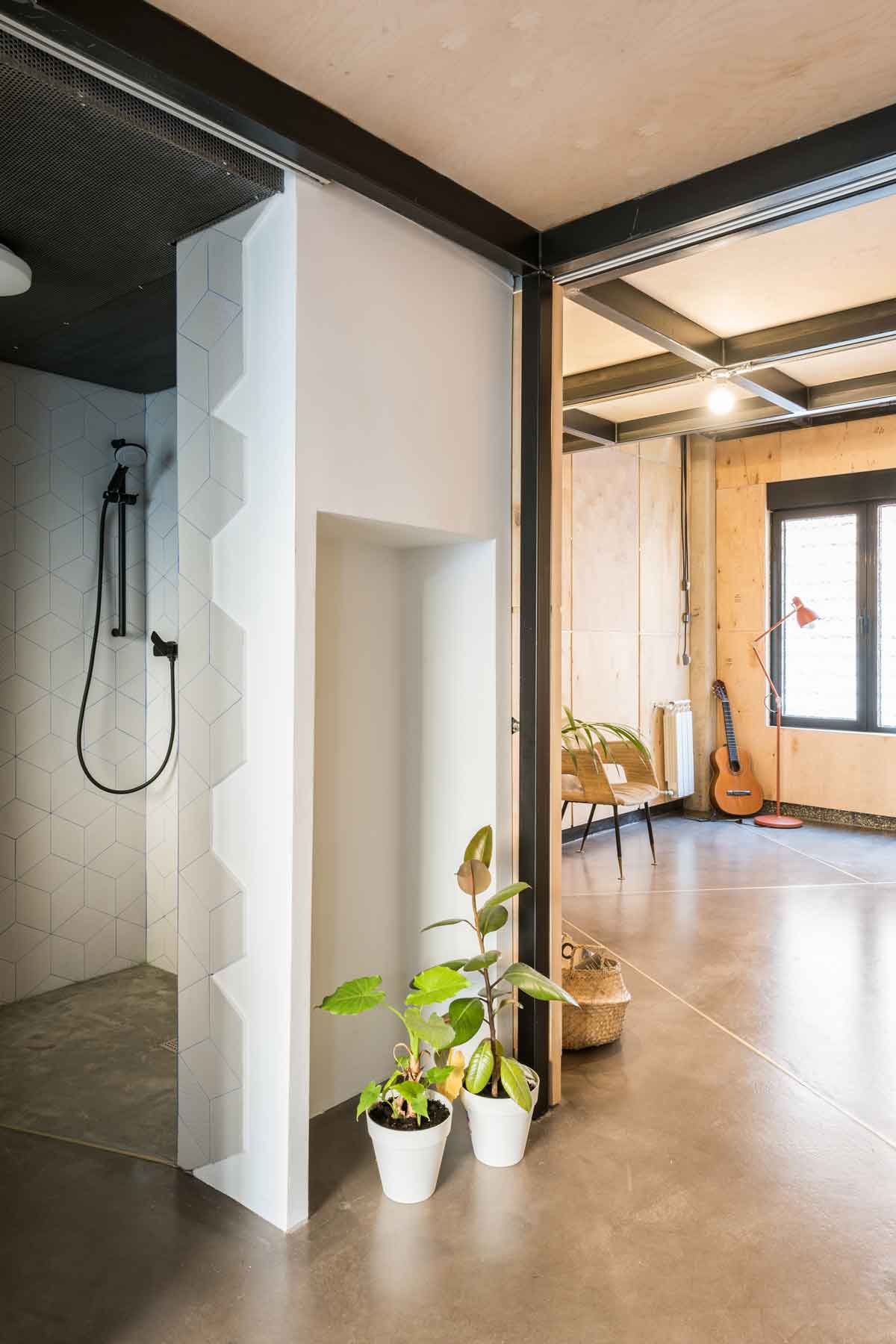 夾層空間，馬德里UPHouse公寓改造／cumuloLimbo studio