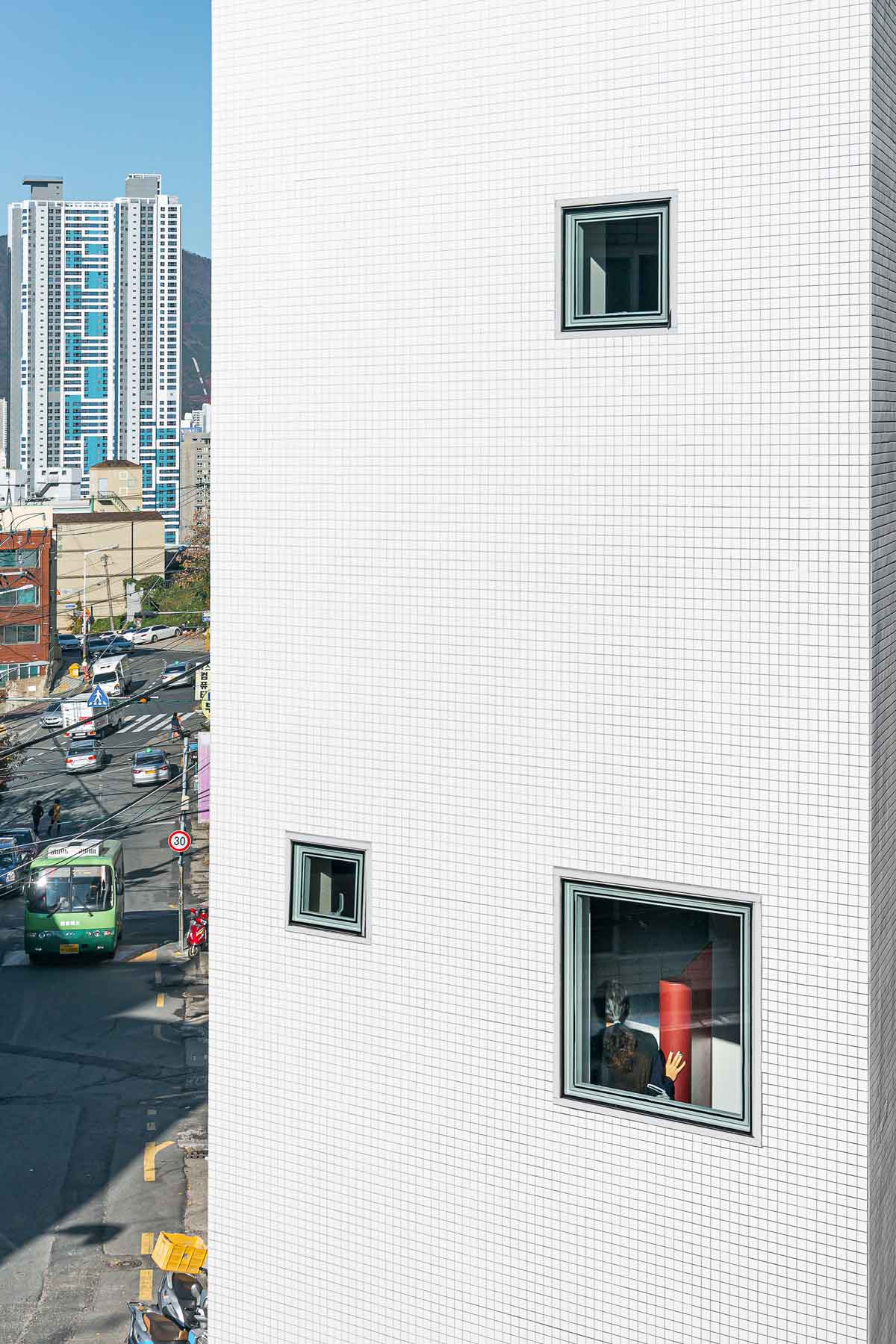 韓國斧山「豎起大拇指」的房子／moc Architects