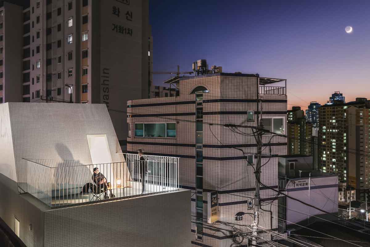 屋頂露台，韓國斧山「豎起大拇指」的房子／moc Architects