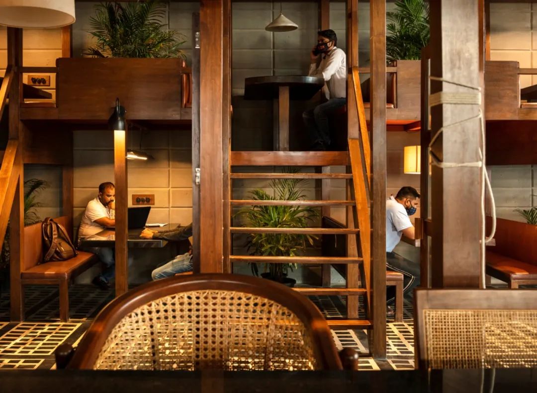 利用夾層區分空間，印度餐廳Social With Distancing／RENESA Architecture