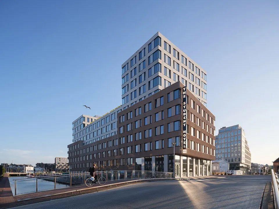 外觀和周邊環境，台夫特學生酒店The Student Hotel, Delft／The Invisible Party©Ossip