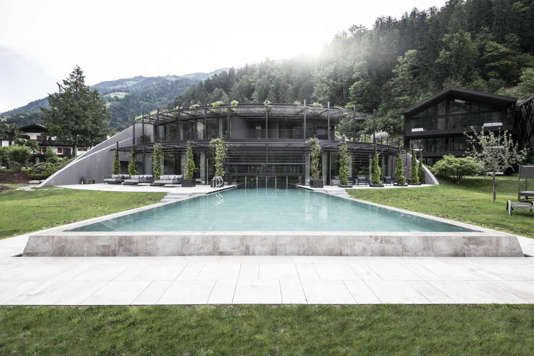 swimming pool 游泳池 Apfelhotel Torgglerhof 最佳水療  設計：NOA* Network of Architecture 位置：義大利 Saltusio