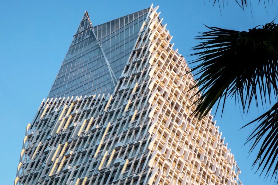 結合摩洛哥傳統樣式的立面充滿動態,Casablanca Finance City Tower卡薩布蘭卡金融城大樓/Morphosis
