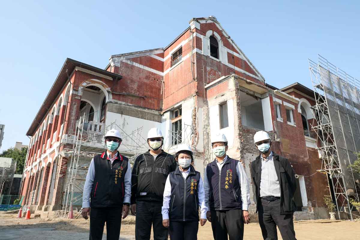 台中州廳修復工程-修復過程中c棟山牆45年來首次重見天日