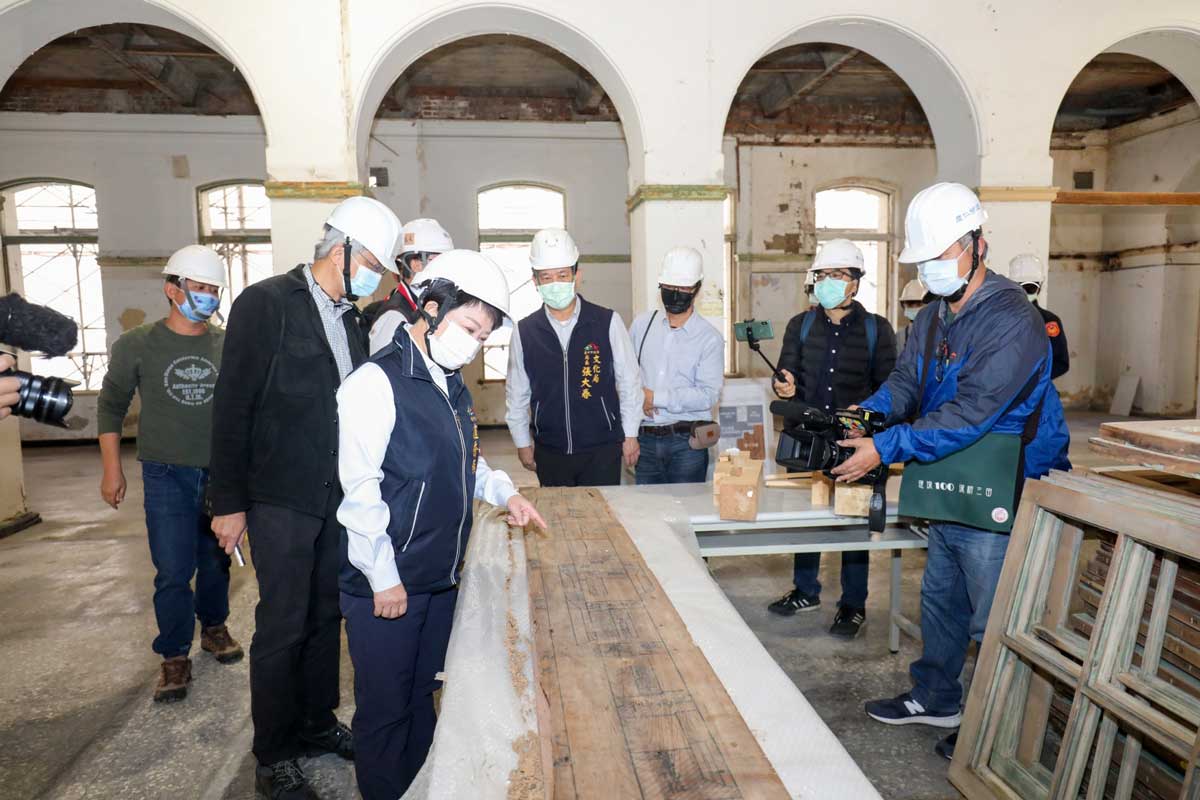 台中州廳修復工程-在天花板發現日據時期的篙尺