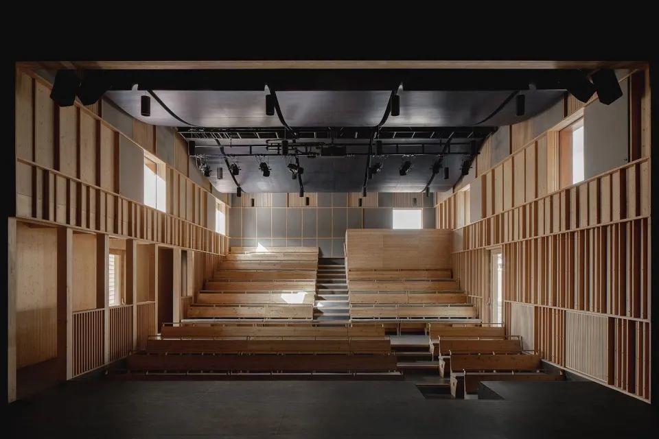 英國劇場建築，David Brownlow Theatre／Jonathan Tuckey Design