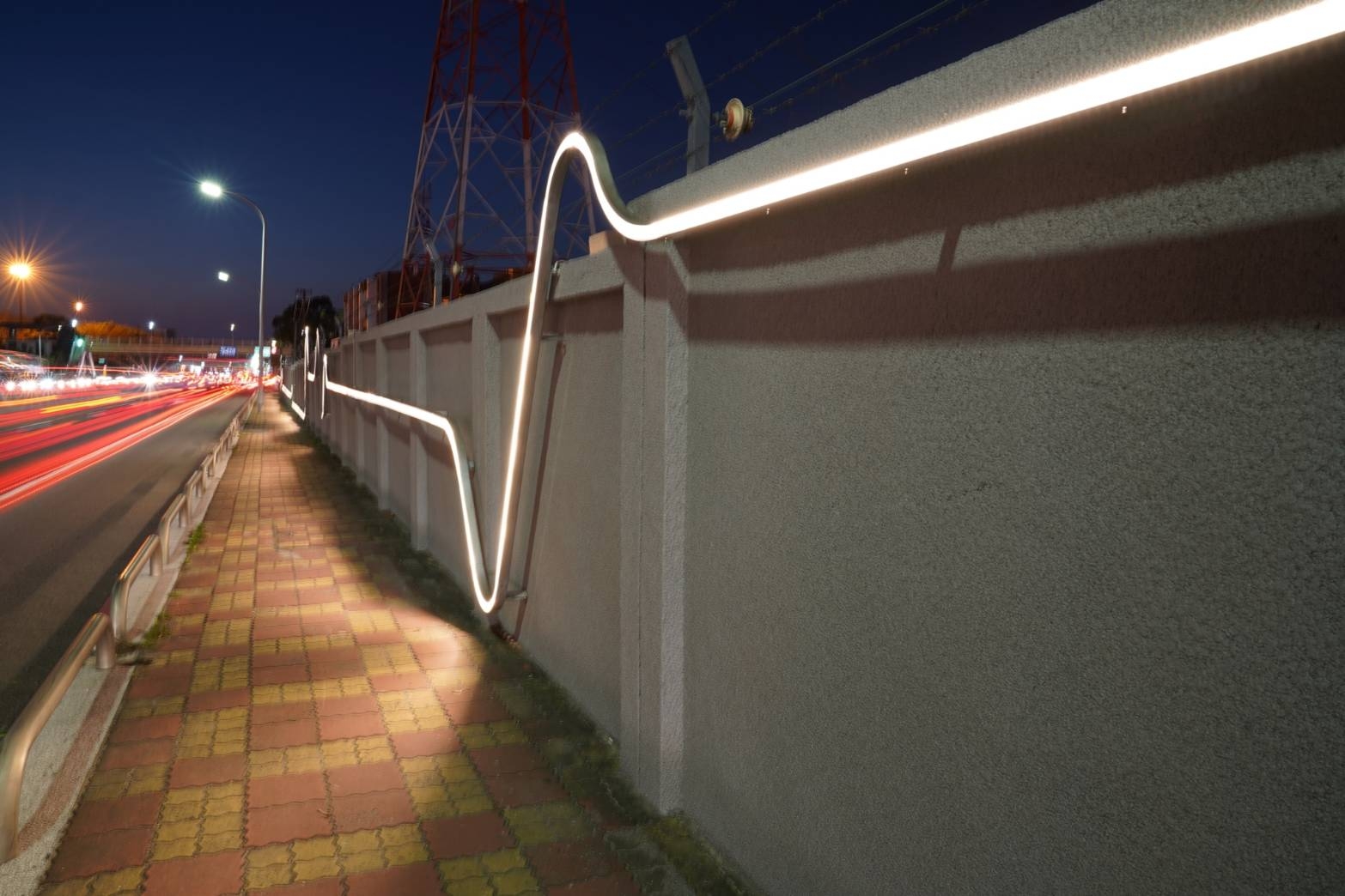 林彥穎建築師在新竹市以「心電圖光雕」點亮台電圍牆