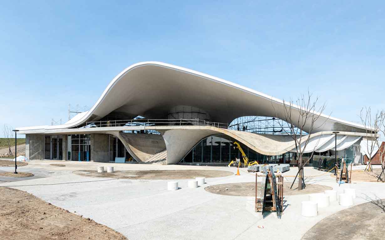 桃園市新屋區「永安海螺文化體驗園區」2021年3月完工，克服大跨距曲面施工挑戰，打造客家文化新亮點