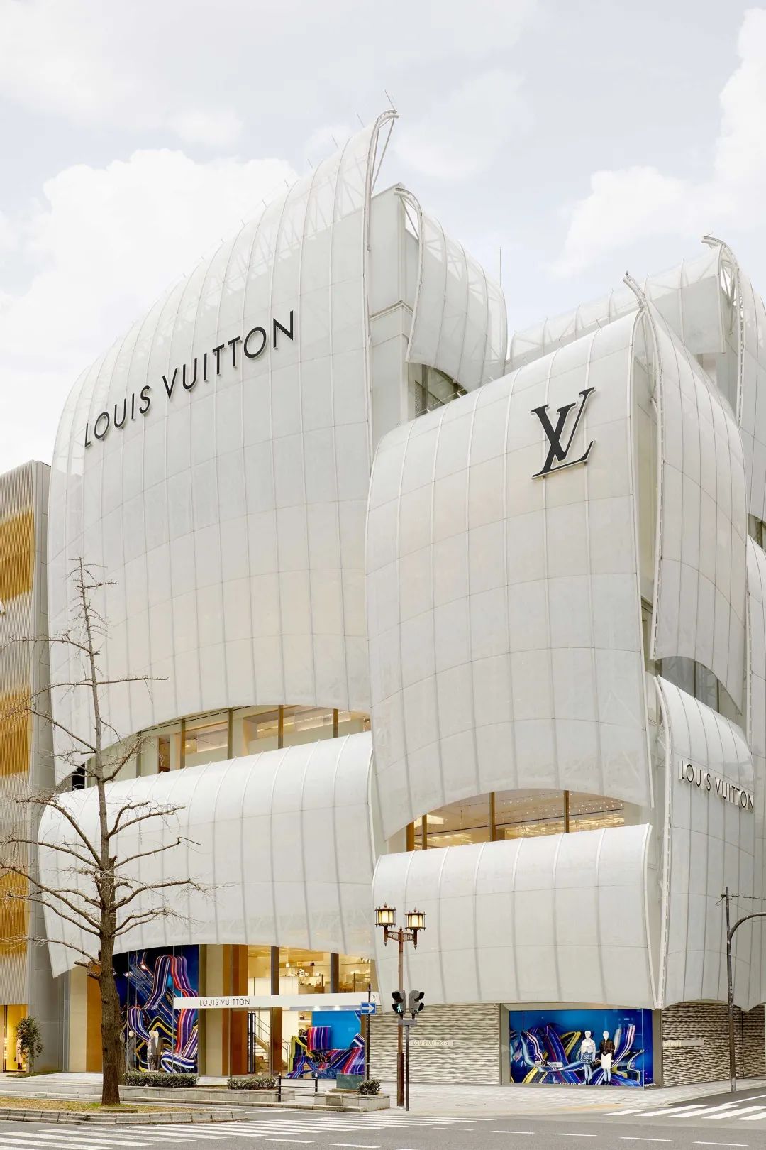 LV大阪旗艦店，青木淳