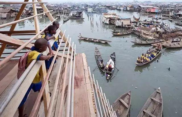 非洲水上漂浮學校／Kunle Adeyemi