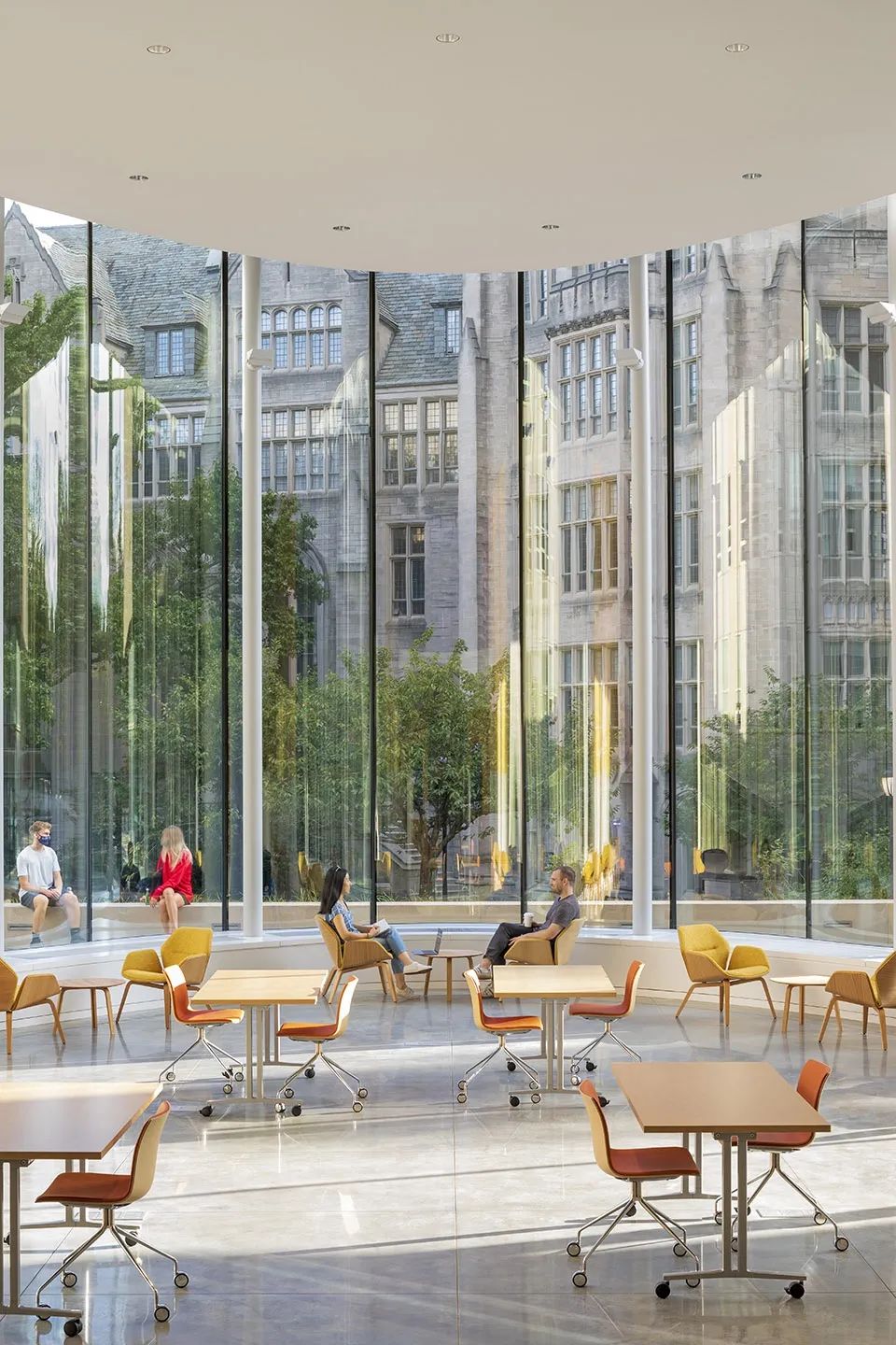 空間的連接性能夠鼓勵使用者在不經意間相遇和對話©Albert Večerka