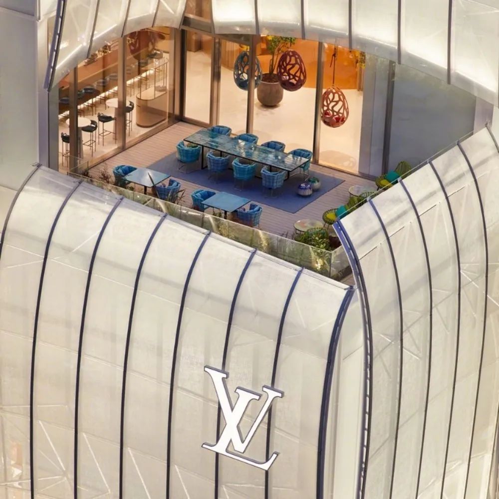 LV大阪旗艦店，青木淳
