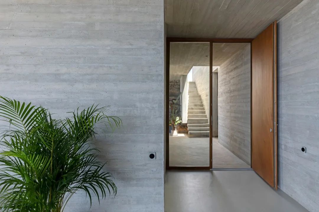 希臘地景中的私人住宅加游泳池／Aristides Dallas Architects