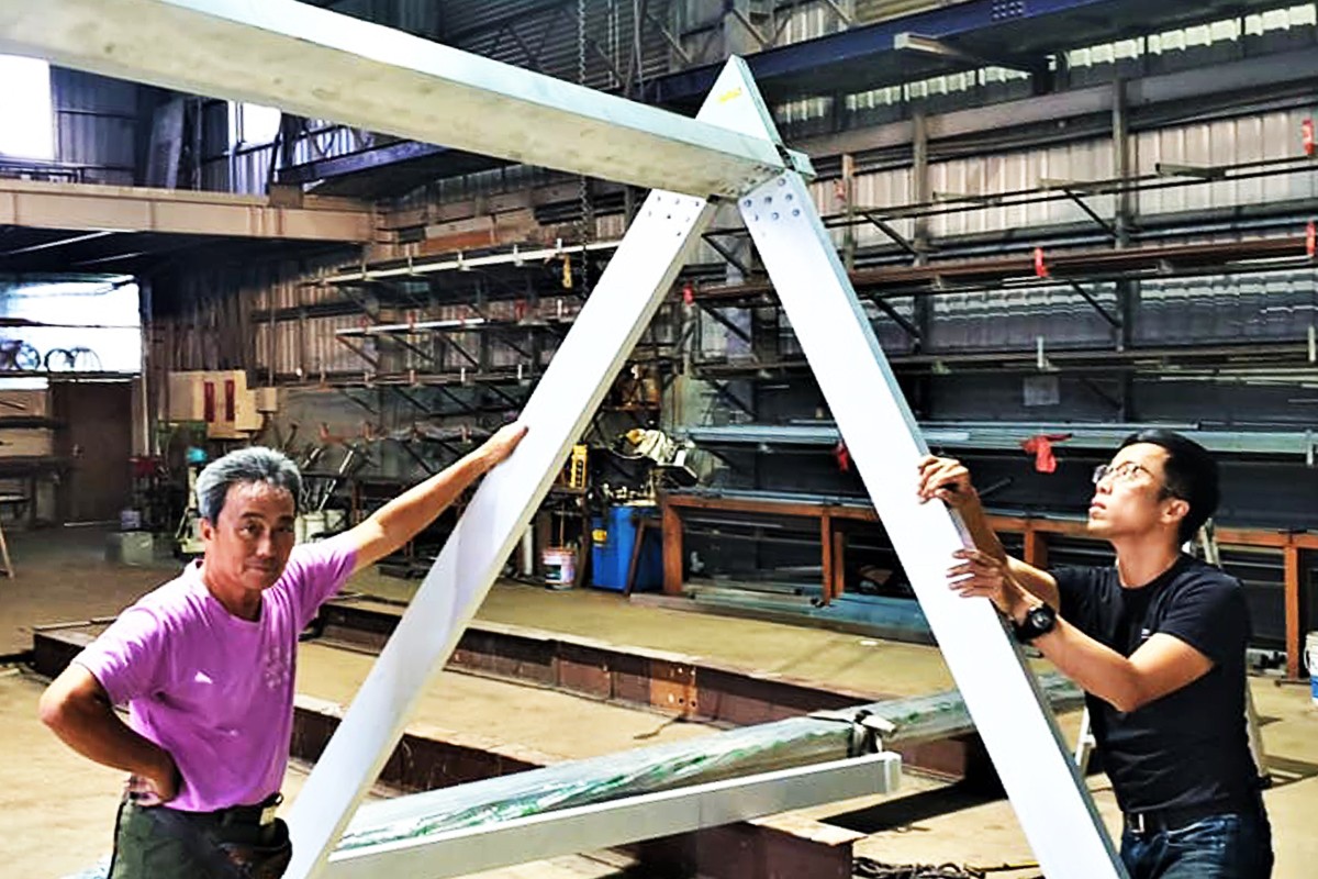 廠房中測試模組構件搭接的可行性。圖／吳夏雄