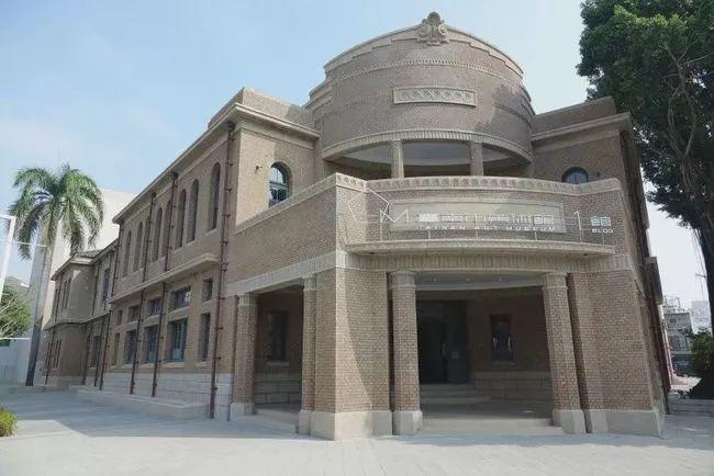 台南市立美術館1館是一個可以追溯到20世紀30年代的前警察局