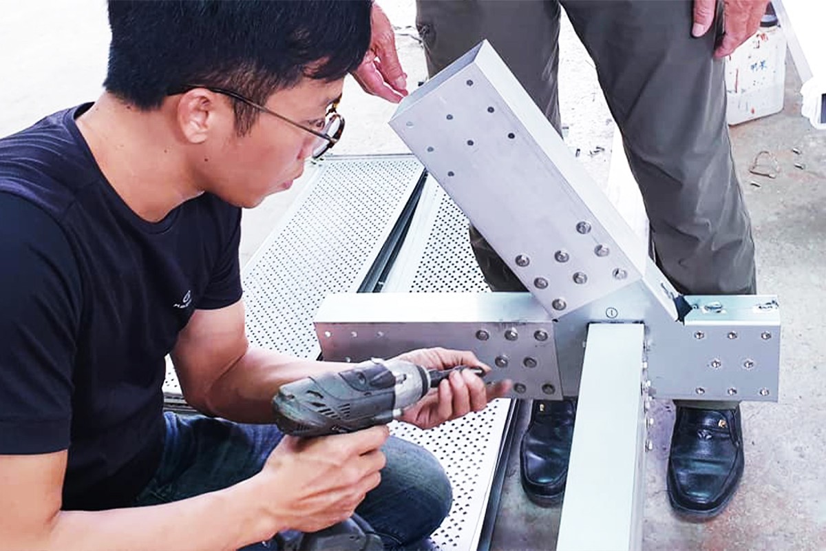 鋼構搭接結點。圖／吳夏雄