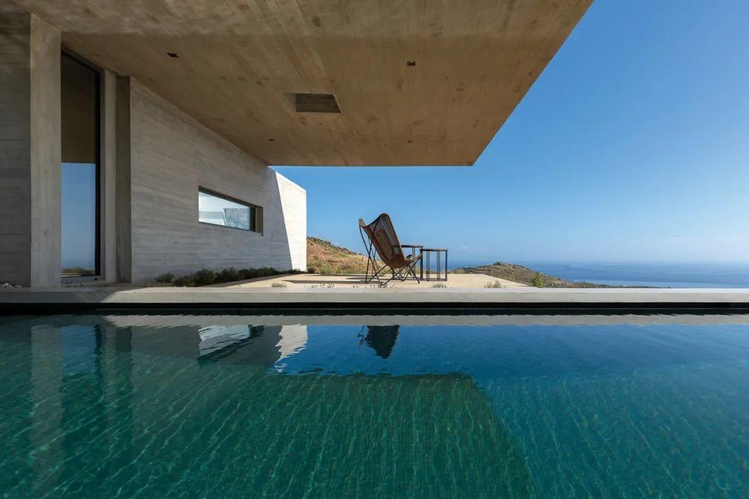 希臘地景中的私人住宅加游泳池／Aristides Dallas Architects