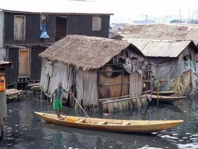 非洲水上漂浮學校／Kunle Adeyemi