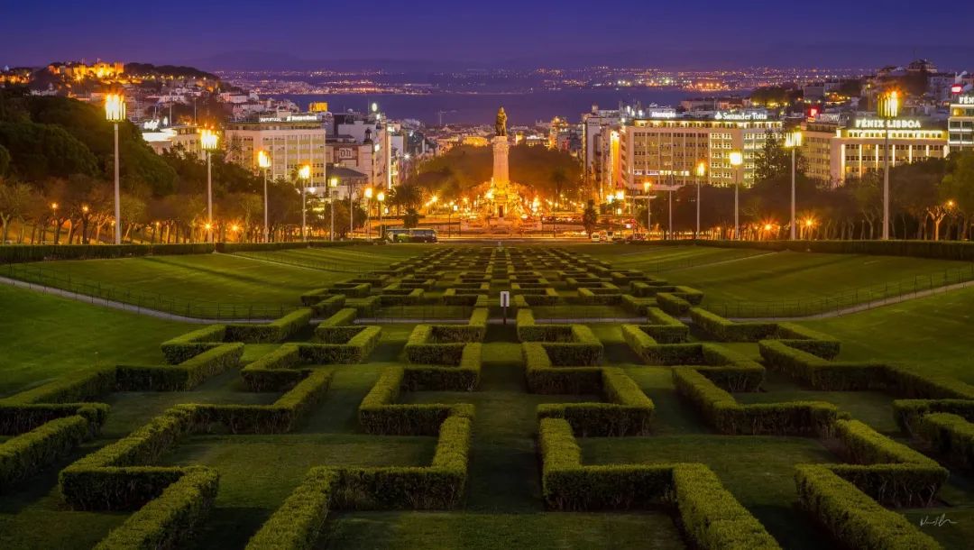 夜色中的自由大道（Avenida da Liberdade）