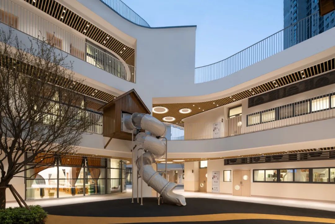 重慶彈子石幼兒園／NAN