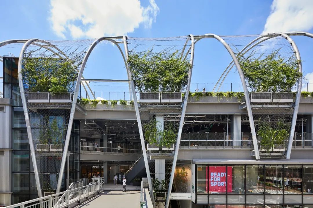 綠色植栽與「藤架拱門」為澀谷定義新的地標 green trees 東京澀谷宮下公園公共空間 Tokyo Shibuya MIYASHITA PARK Public Space/株式會社日建設計 Nikken Sekkei